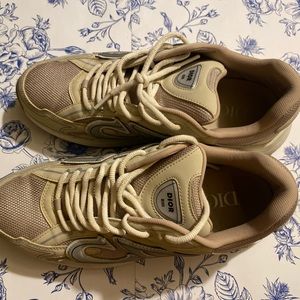 Christian Dior B30 SNEAKER
Cream Mesh and Technical Fabric
